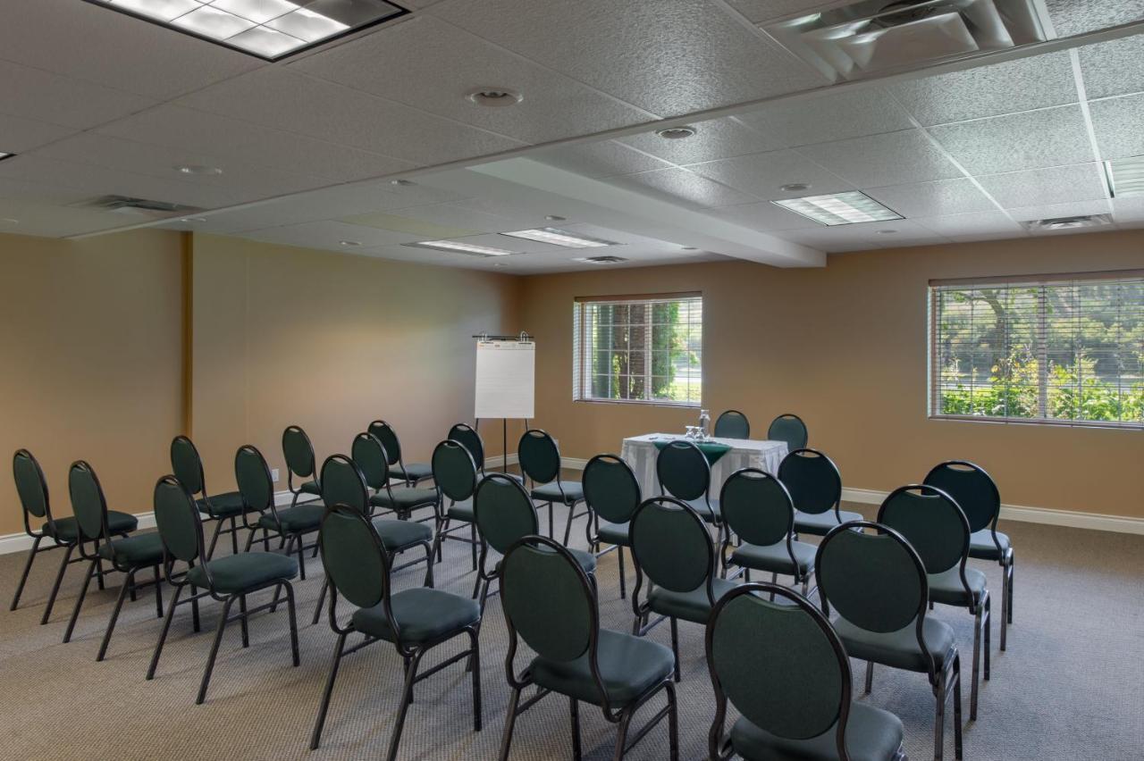 South Thompson Inn & Conference Centre Kamloops Exterior photo