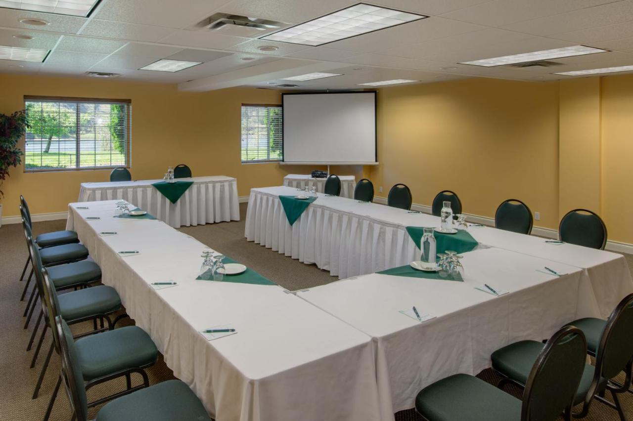 South Thompson Inn & Conference Centre Kamloops Exterior photo